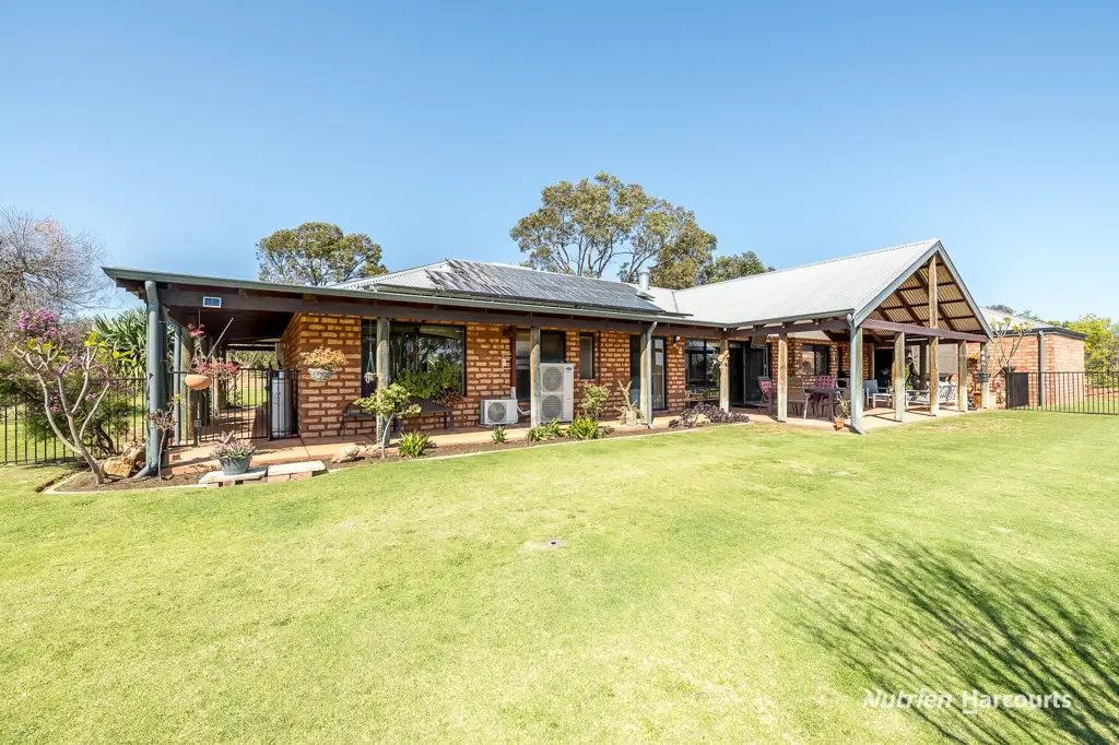 Adam Shields Realty | 49 Crest View LENNARD BROOK WA