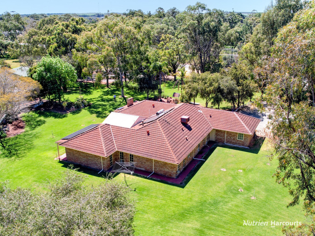 Adam Shields Realty | 38 St Andrews Court WOODRIDGE WA