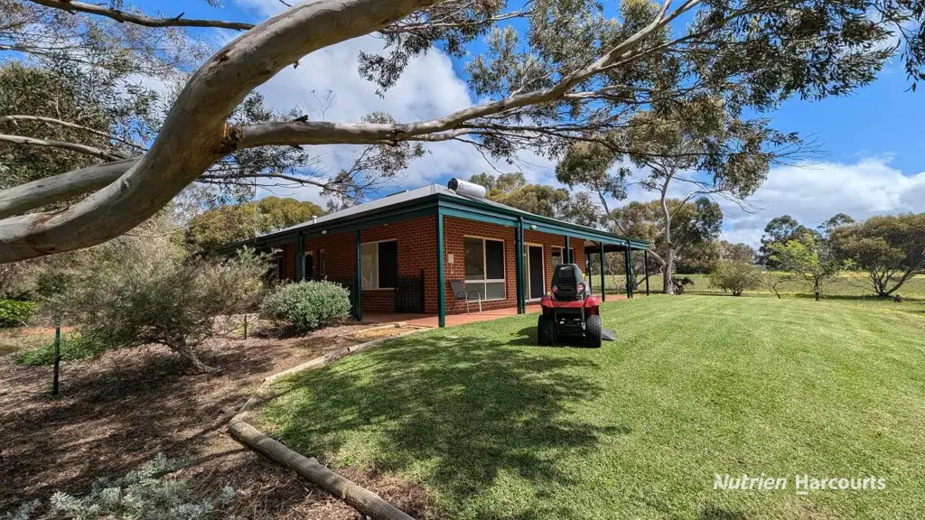 Adam Shields Realty | 27 Crest View LENNARD BROOK WA